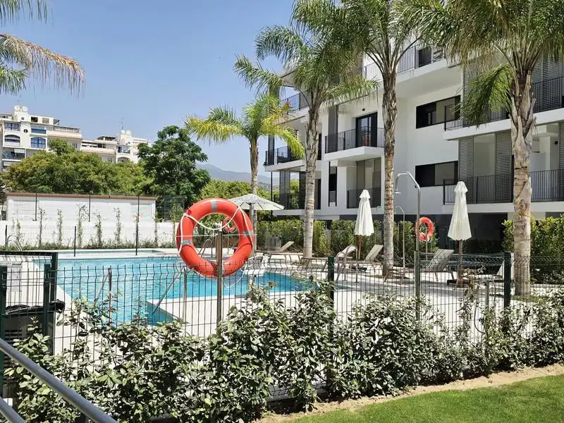 Piscina de Àtic de lloguer en Estepona amb Aire condicionat, Terrassa i Piscina
