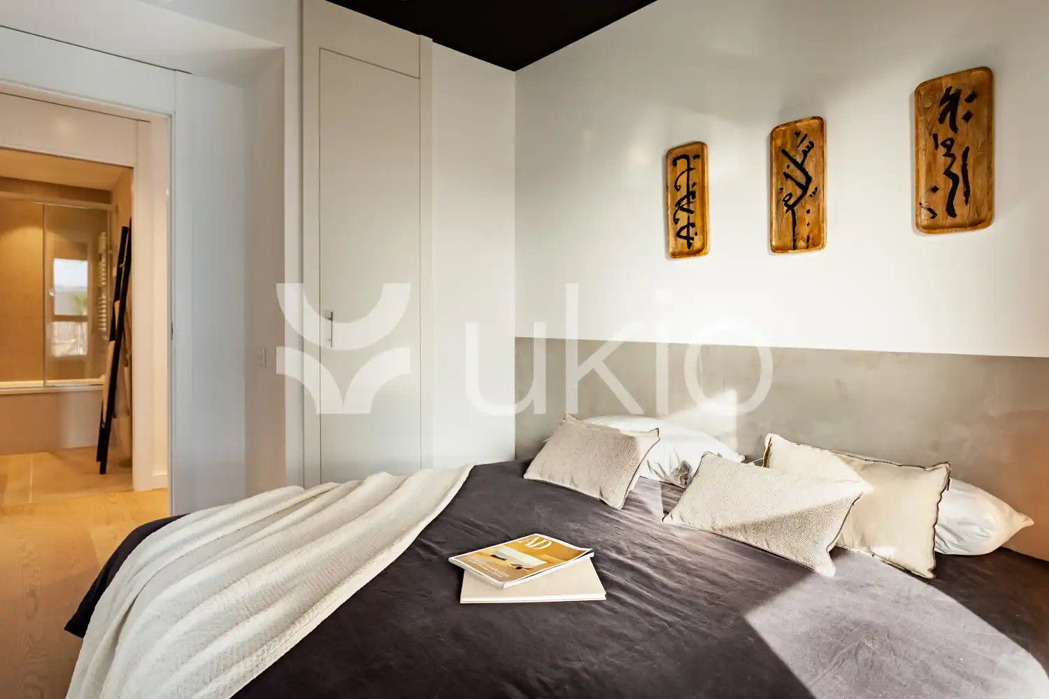 Dormitori de Apartament de lloguer en Barcelona amb Aire condicionat, Terrassa i Moblat