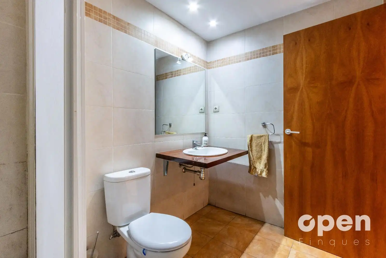 Bathroom of Flat for sale in Terrassa  with Air Conditioner, Heating and Terrace