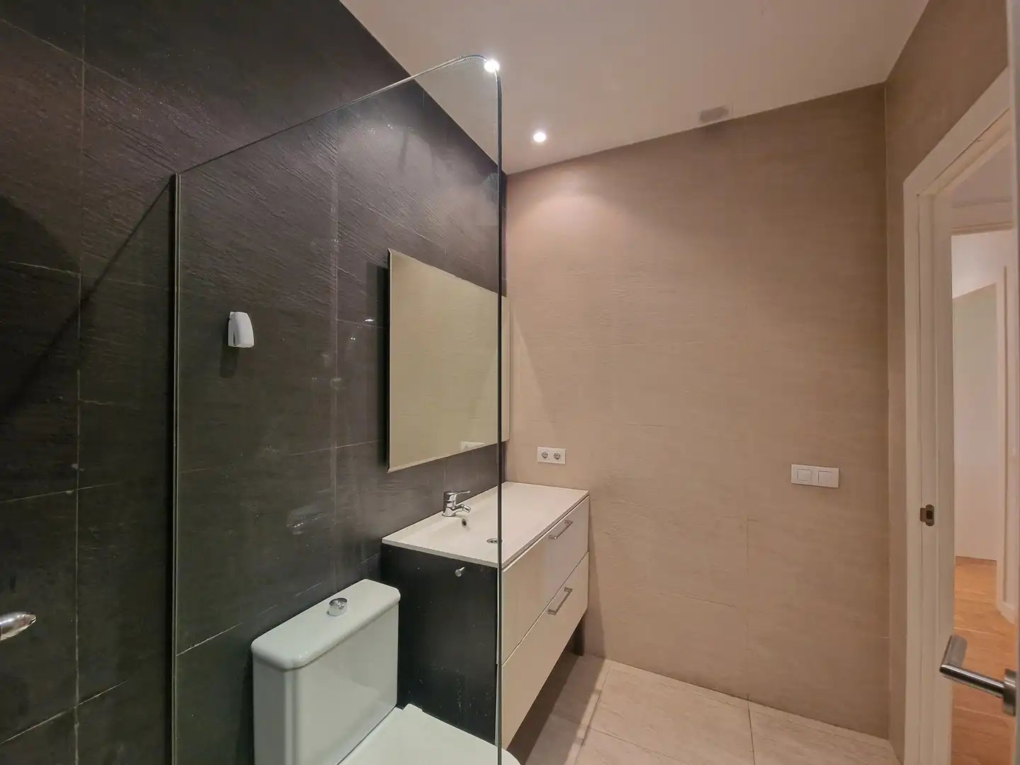 Bathroom of Ground floor for sale in Girona  with Air Conditioner, Heating and Terrace