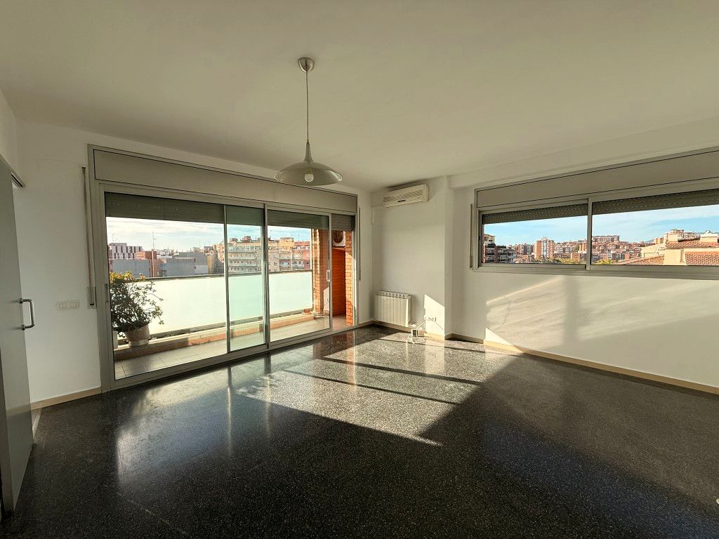 Exterior view of Duplex to rent in Badalona  with Air Conditioner, Heating and Terrace