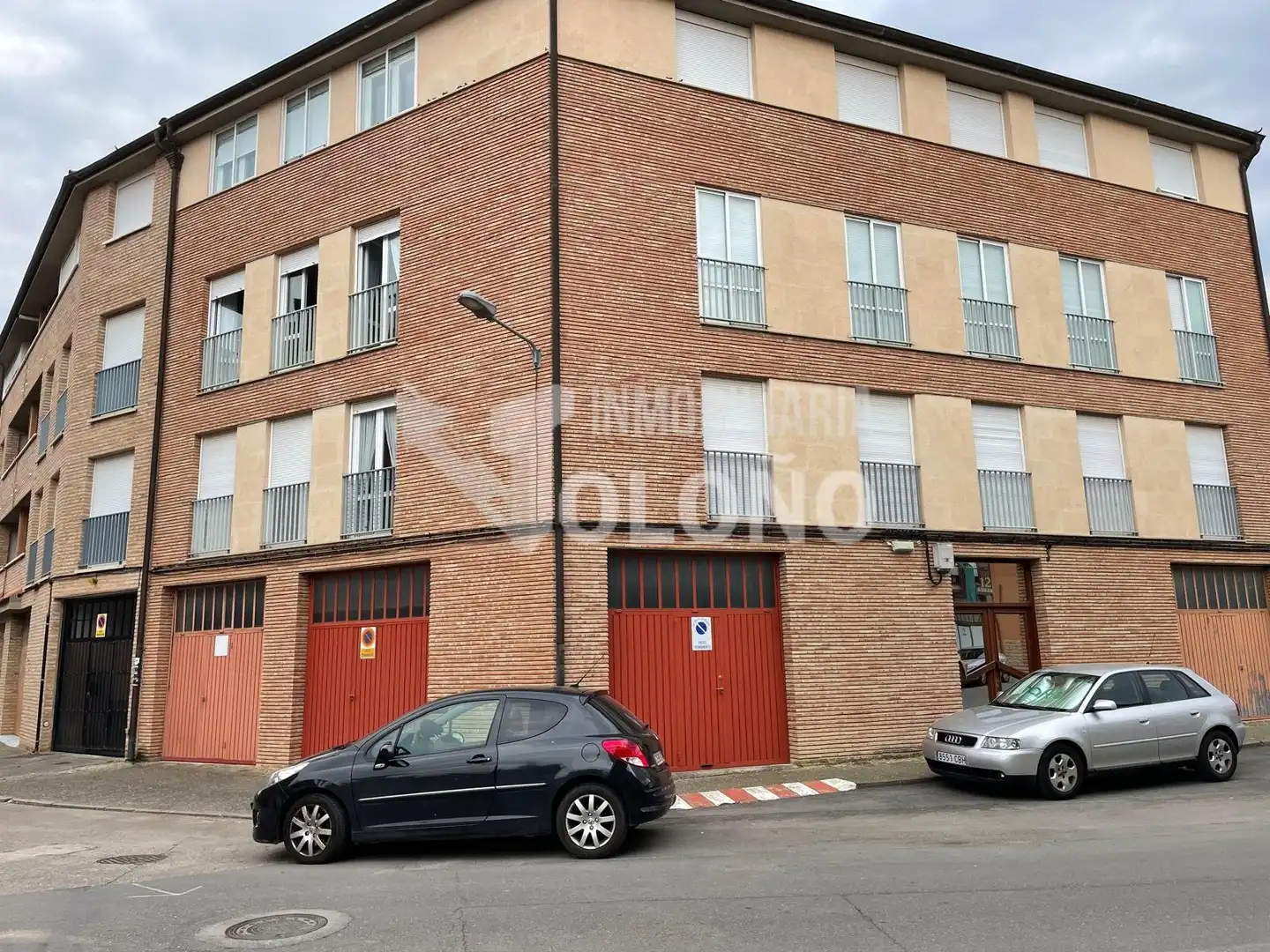 Parking de Piso en venta en Castañares de Rioja con Calefacción, Parquet y Terraza