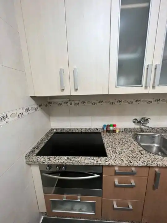 Cocina de Piso de alquiler en Ourense Capital  con Calefacción, Parquet y Trastero