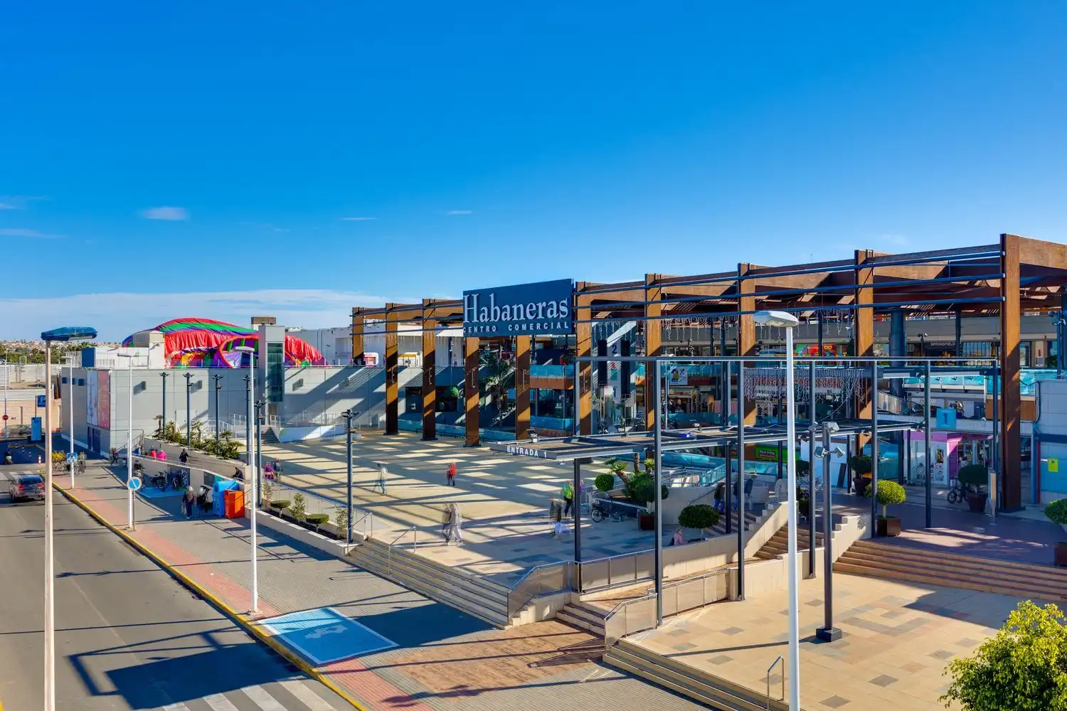 Vista exterior de Casa adosada en venda en Torrevieja amb Terrassa, Moblat i Piscina comunitària