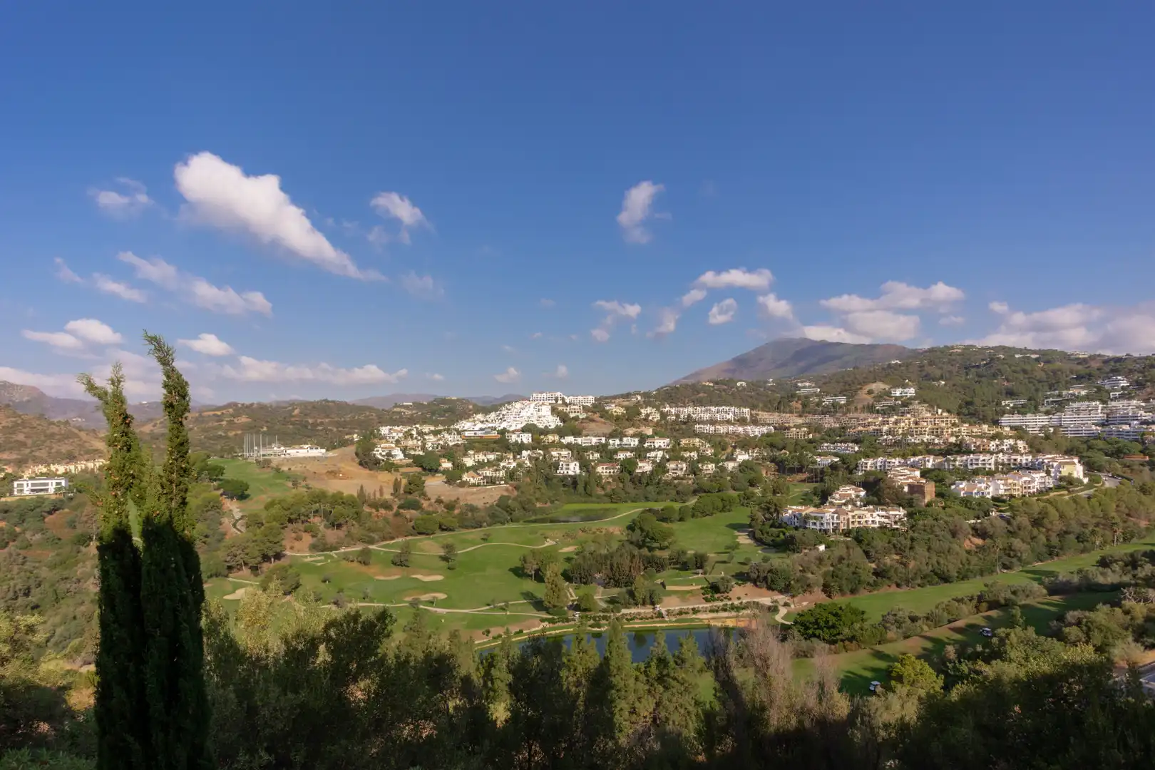 Casa pareada con terraza en venta en CERRO ARTOLA 0
