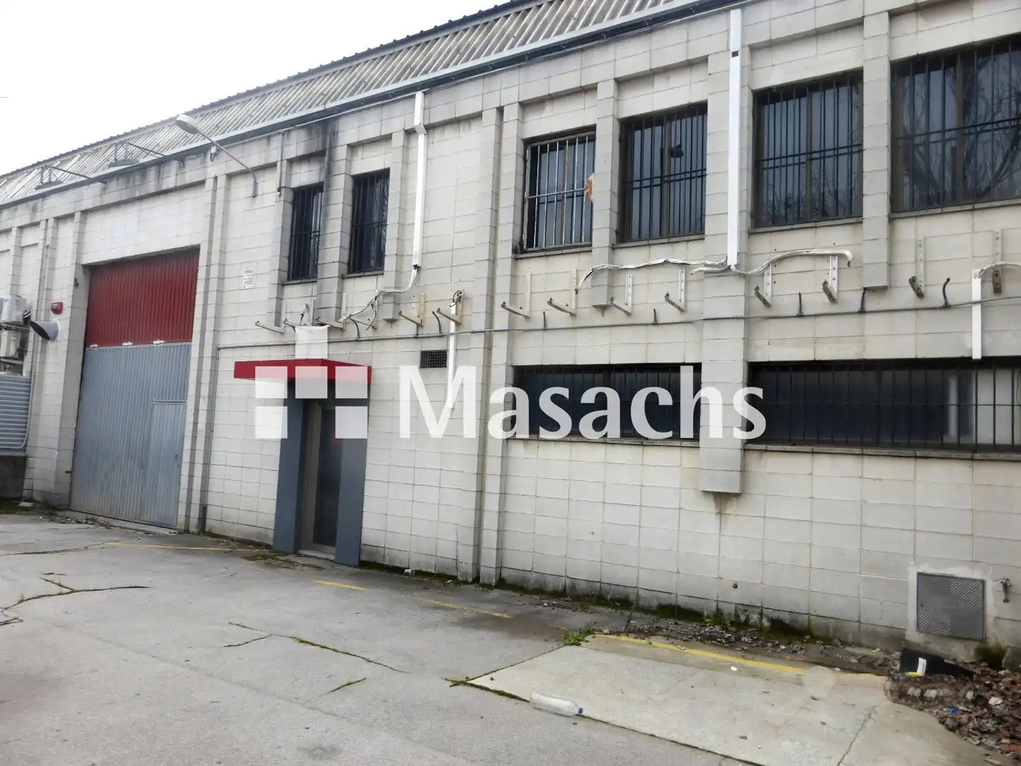 Vista exterior de Nau industrial en venda en Sant Cugat del Vallès