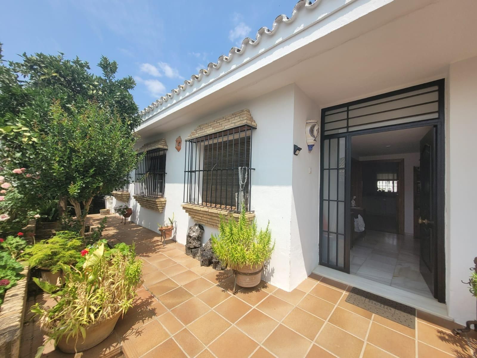 Vista exterior de Casa o chalet en venta en Espartinas con Aire acondicionado, Jardín privado y Trastero
