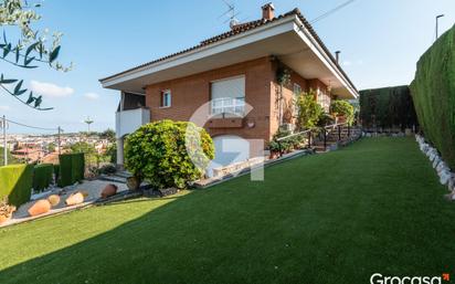 Vista exterior de Casa o xalet en venda en Sant Boi de Llobregat amb Terrassa i Balcó