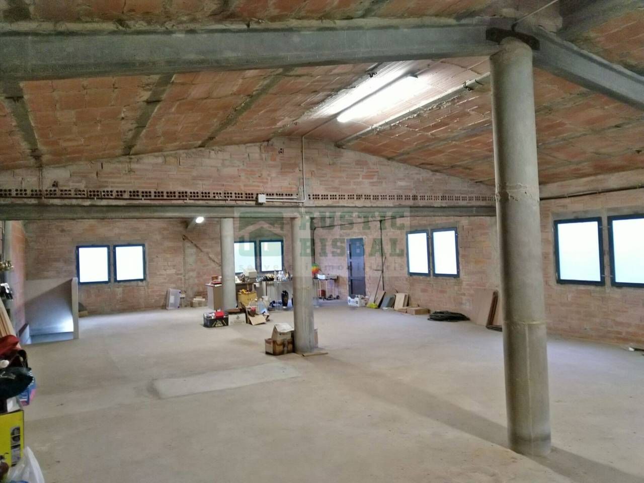 Industrial buildings to rent in Forallac