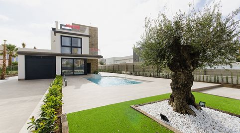 Despertar aquí, en esta preciosa villa de lujo en Orihuela Costa, es todo un privilegio.