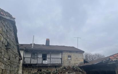 Vista exterior de Casa adosada en venda en Valle de Valdebezana amb Balcó