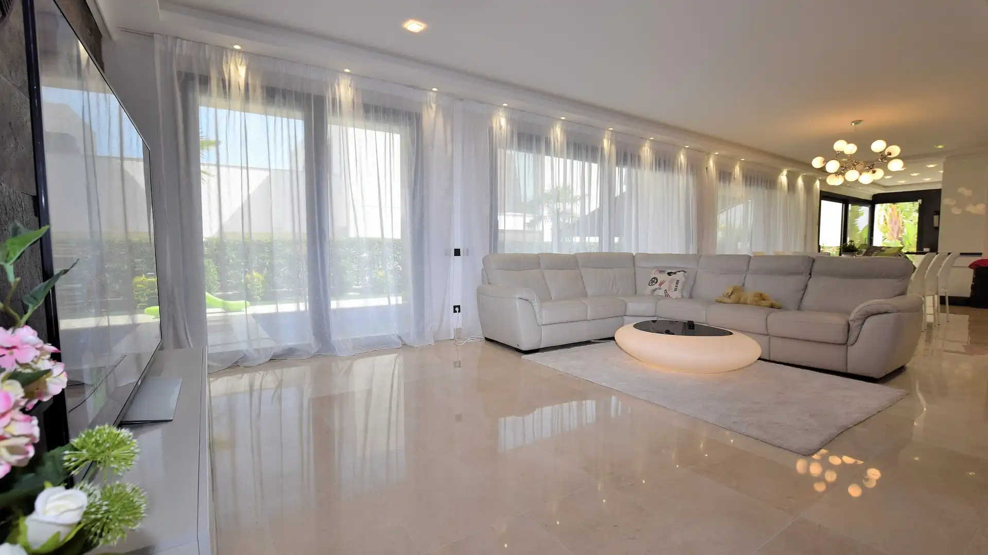 Living room of Houses for sale in Cambrils  with Air Conditioner, Private garden and Parquet flooring