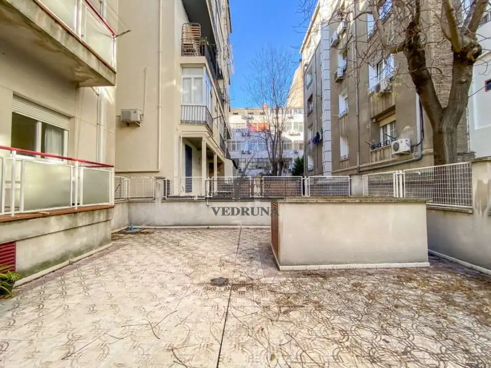 Flat for rent in Calle La Paz, Paseo Sagasta