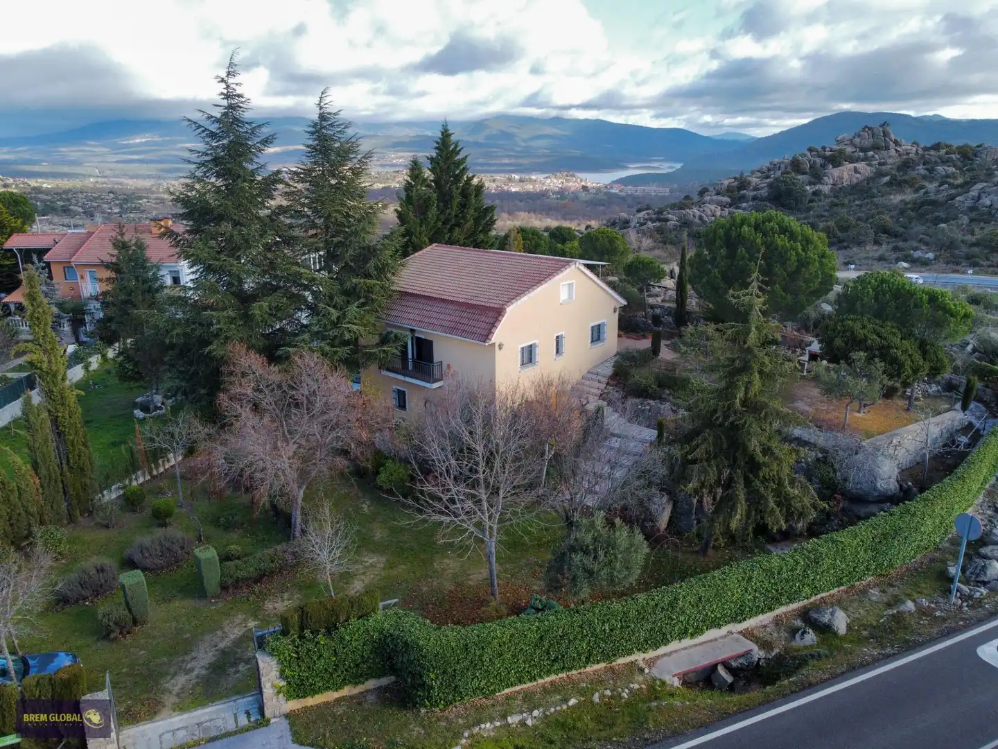 Vista exterior de Casa o xalet en venda en El Berrueco amb Calefacció, Terrassa i Traster