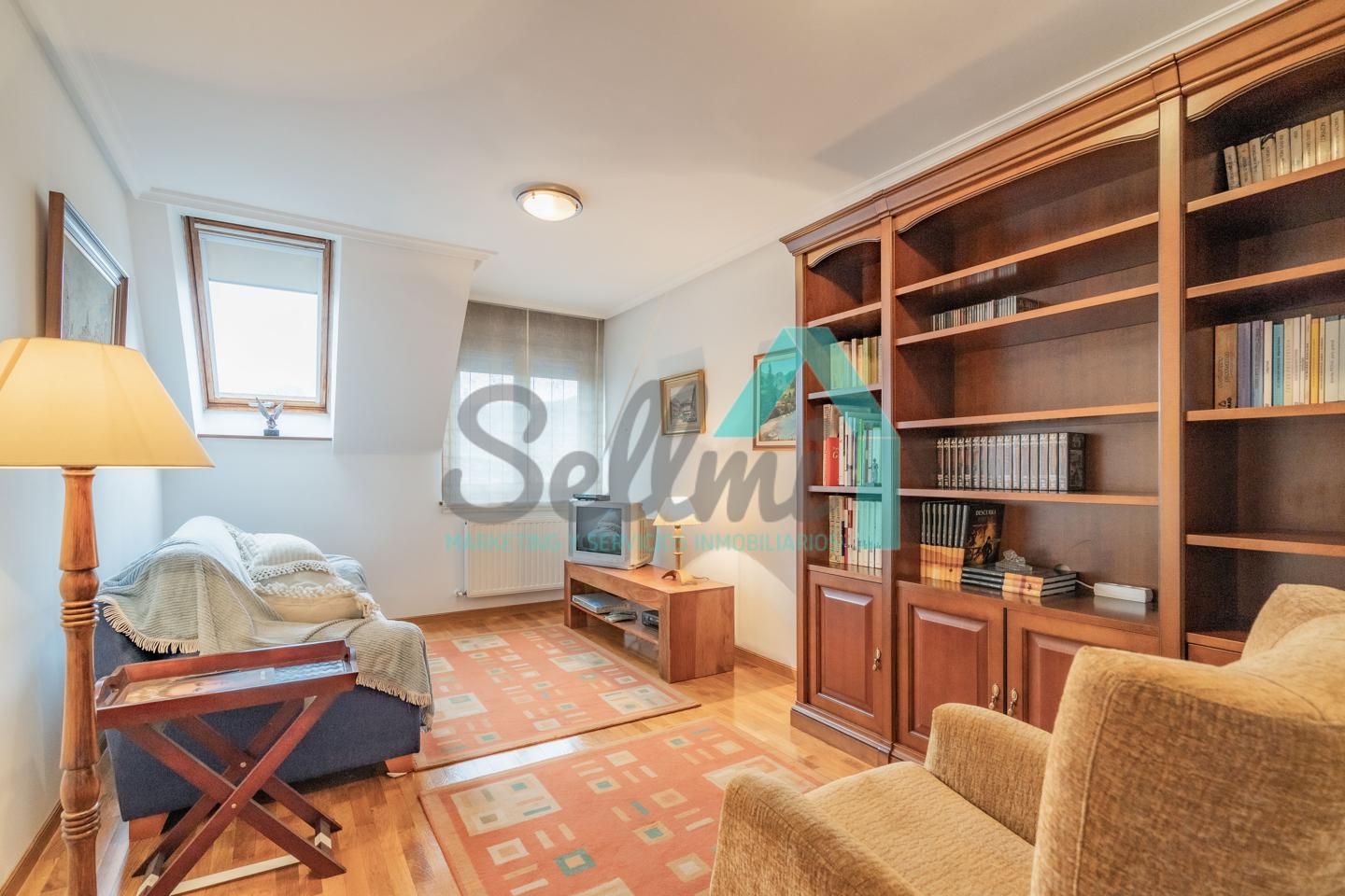 Living room of Flat for sale in Oviedo   with Heating, Parquet flooring and Storage room