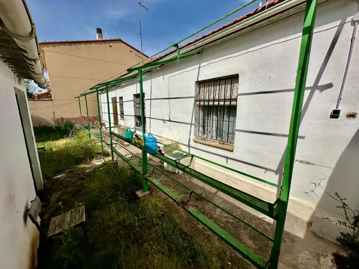 Exterior view of Detached homes for sale in Marchamalo  with Heating