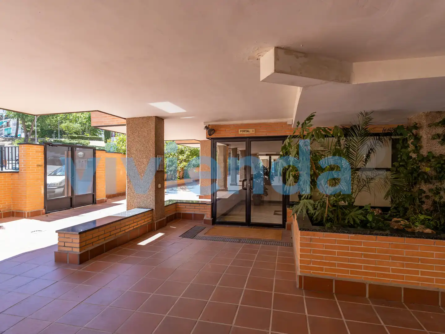 Piscina de Pis de lloguer en Madrid amb Aire condicionat, Calefacció i Jardí privat