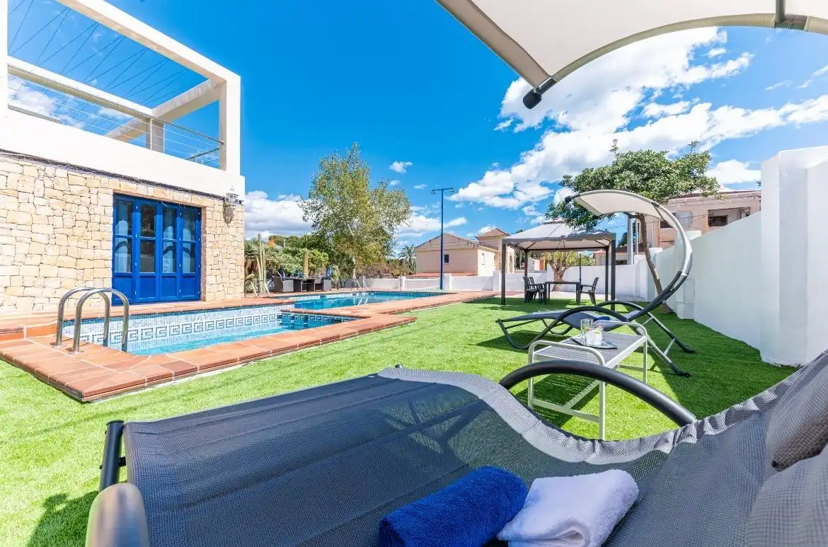 Piscina de Casa o xalet en venda en Alicante / Alacant amb Jardí privat, Terrassa i Traster