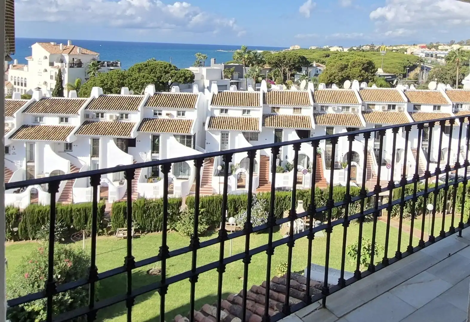 Vista exterior de Ático en venta en Mijas con Aire acondicionado, Jardín privado y Terraza