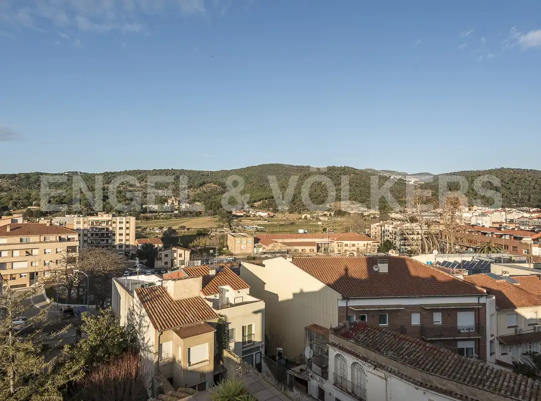 Vista exterior de Casa adosada en venda en La Garriga amb Calefacció, Jardí privat i Parquet