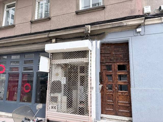 Local comercial en Venta en Rúa Wenceslao Fernández Flórez, 7 en Falperra - Santa Lucía