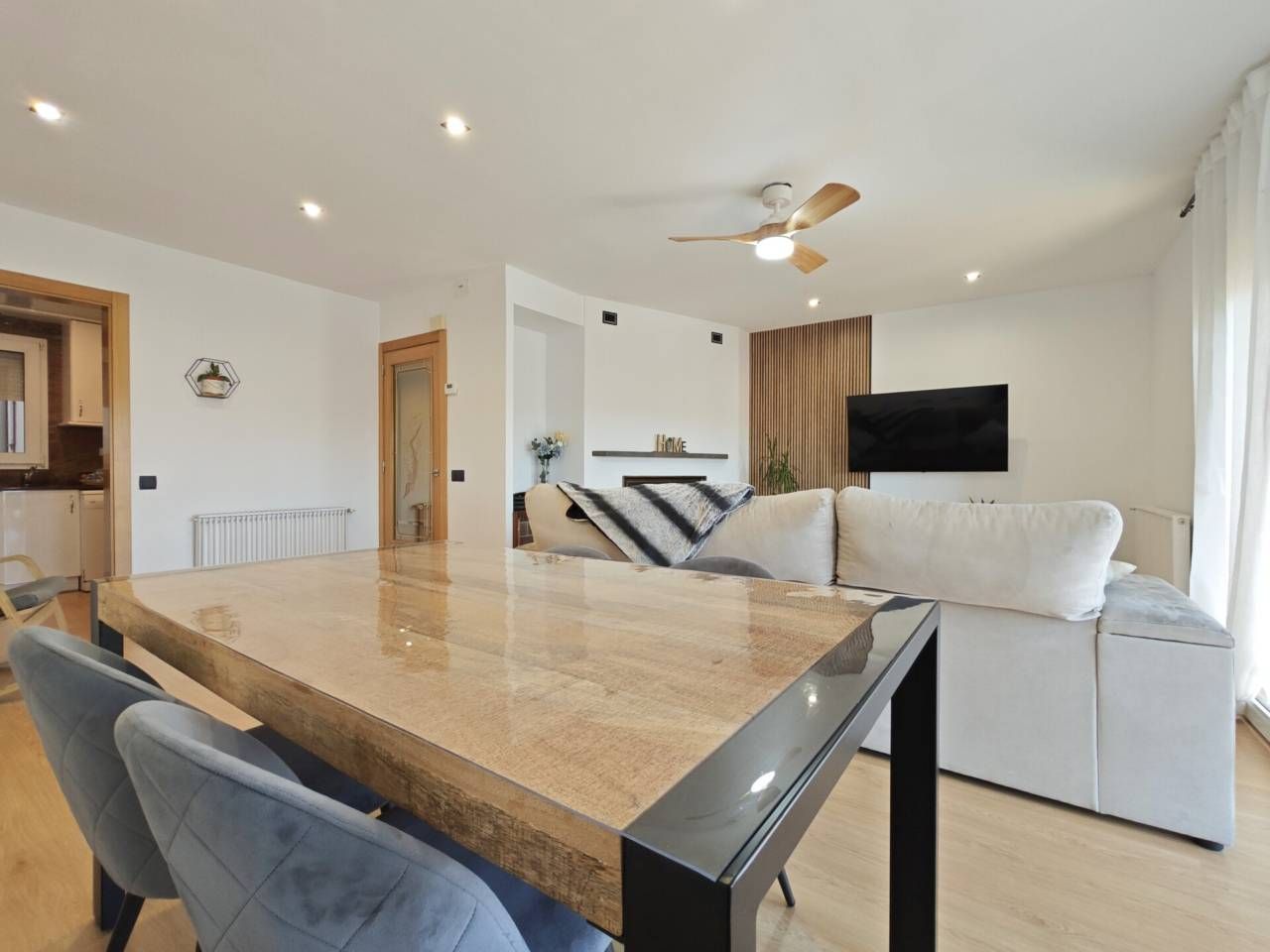 Living room of Flat for sale in Manresa  with Air Conditioner, Heating and Parquet flooring