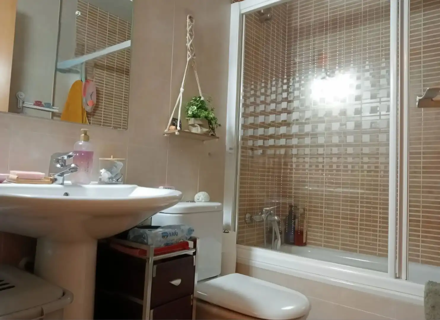 Badezimmer von Wohnung zum Verkauf in Badalona mit Klimaanlage, Heizung und Terrasse