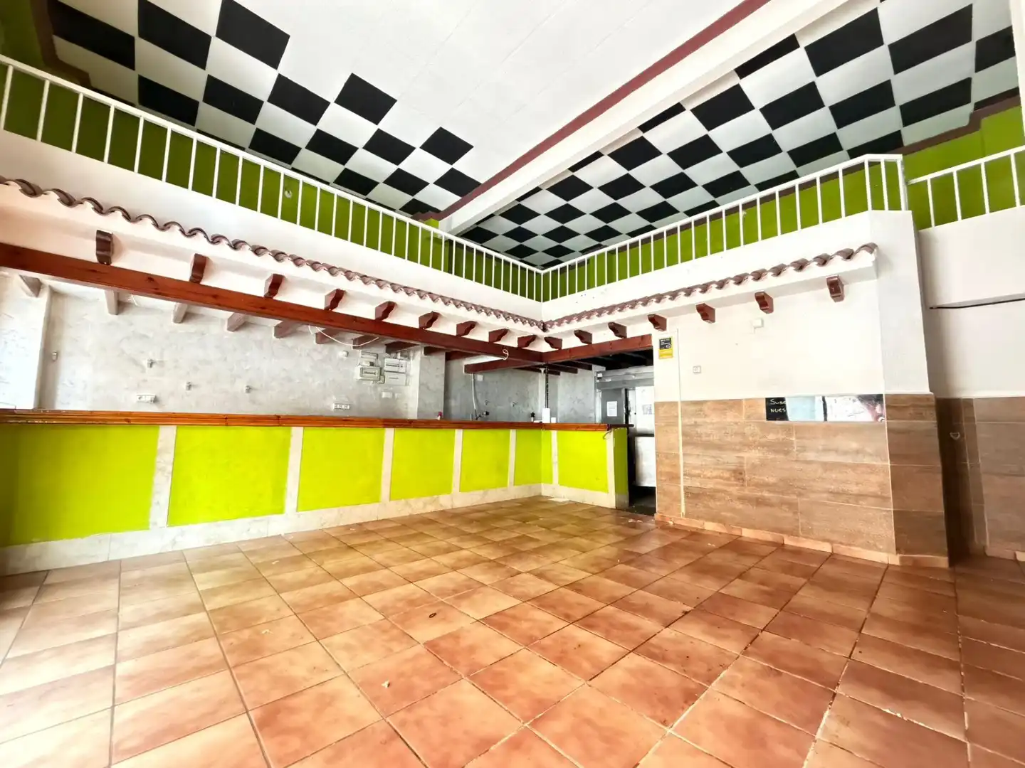 Local comercial en venda a Calle Fernando Díaz de Mendoza 25