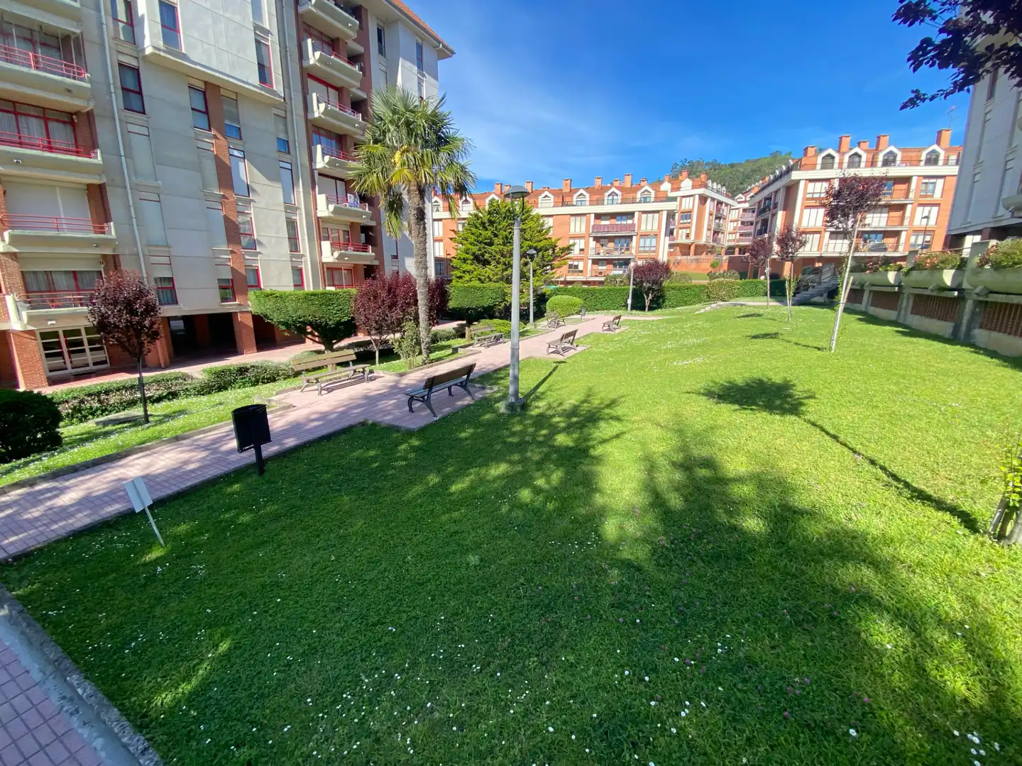 Vista exterior de Piso en venta en Castro-Urdiales con Calefacción, Jardín privado y Parquet