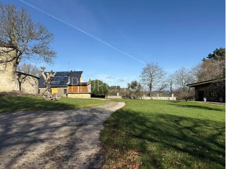 Residential zum Verkauf in Friol
