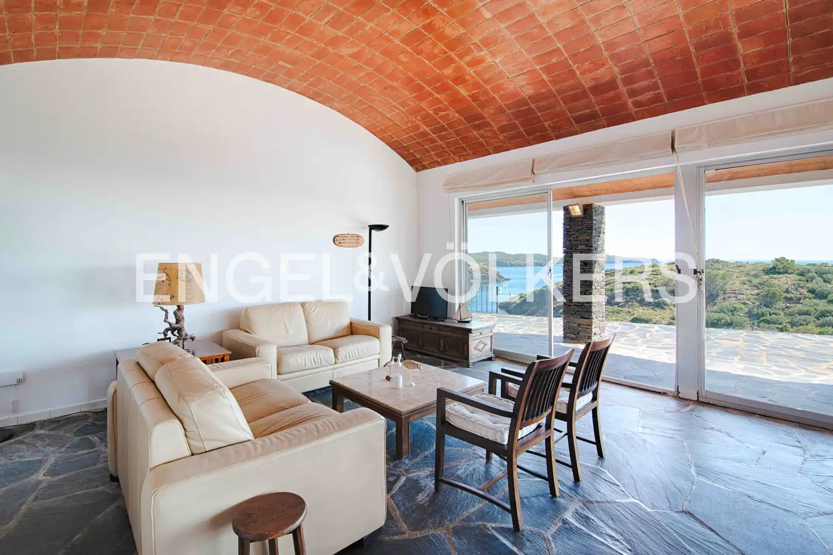 Sala d'estar de Casa o xalet en venda en Cadaqués amb Jardí privat, Terrassa i Moblat