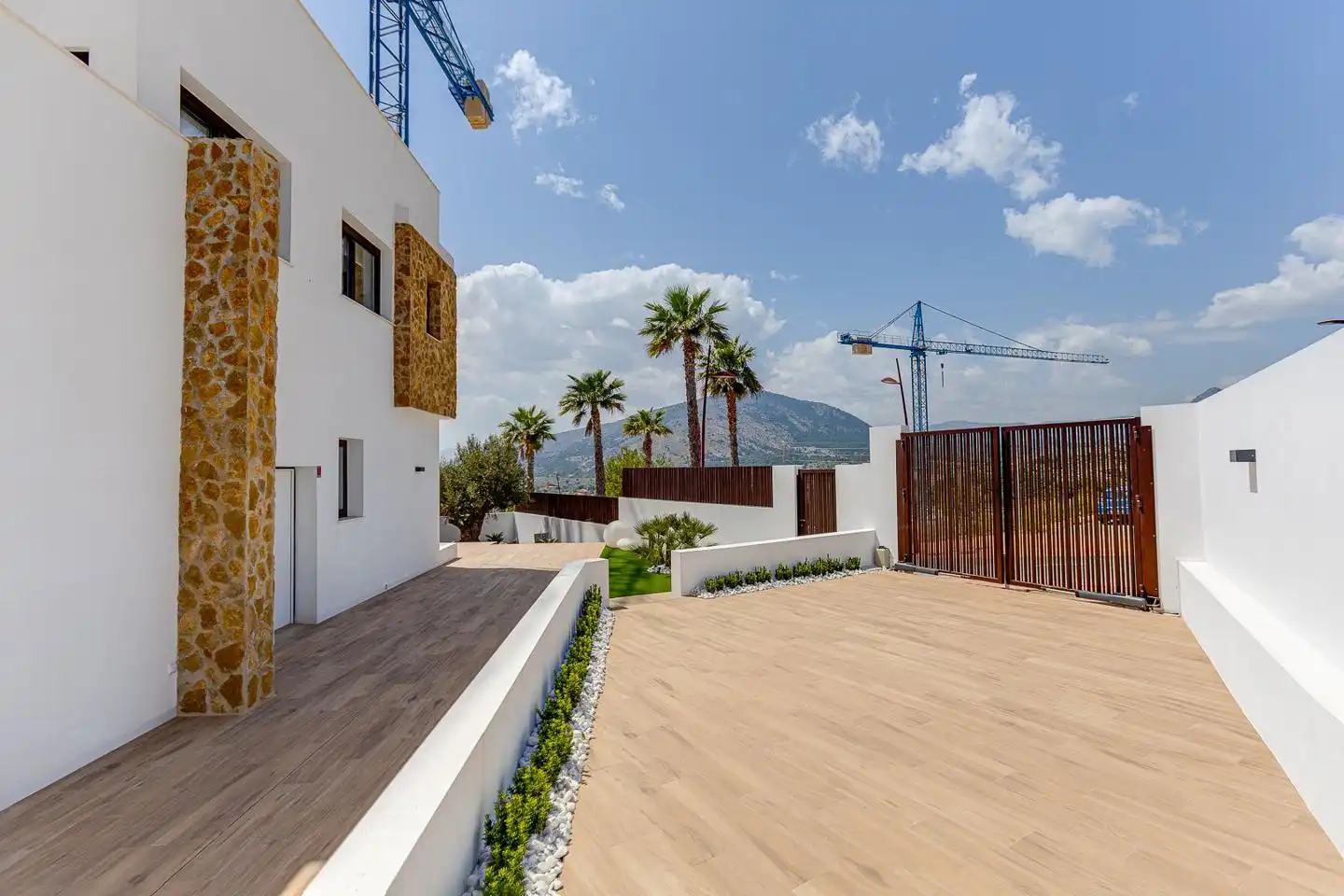 Vista exterior de Casa o chalet en venta en Finestrat con Jardín privado, Terraza y Piscina