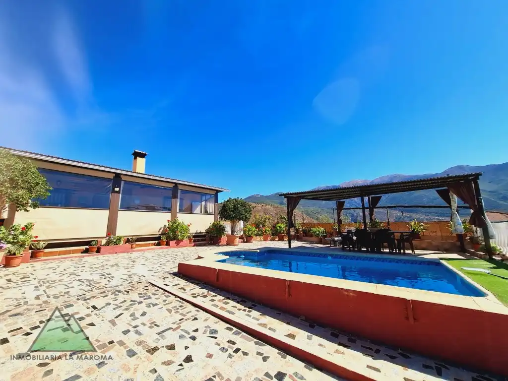 Villa mit Pool zum Verkauf in Calle Nueva