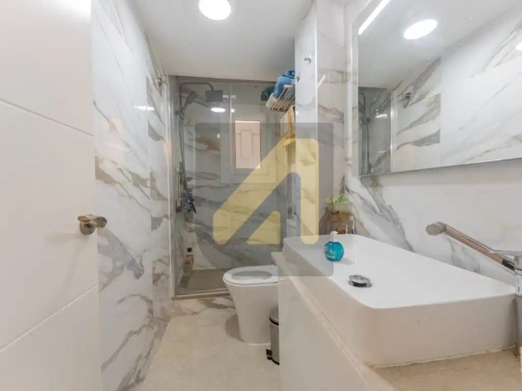 Bany de Apartament en venda en L'Hospitalet de Llobregat