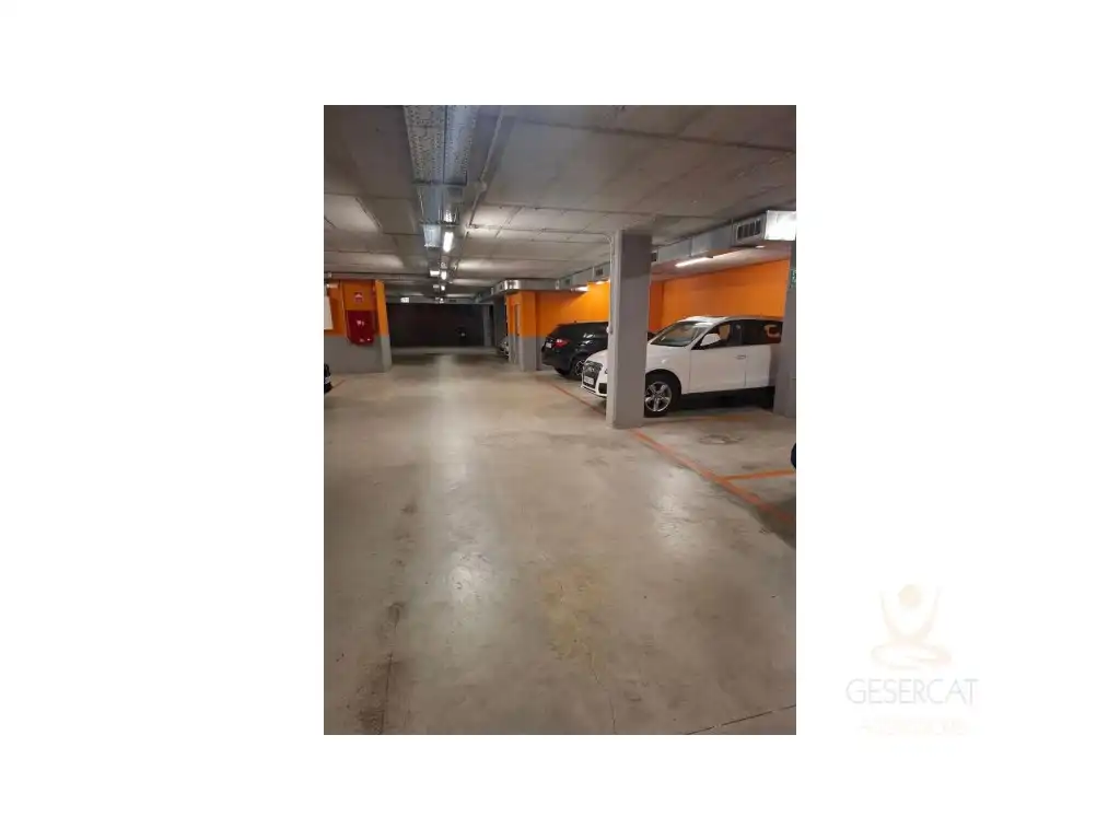 Aparcament de Garatge en venda en Sant Cugat del Vallès