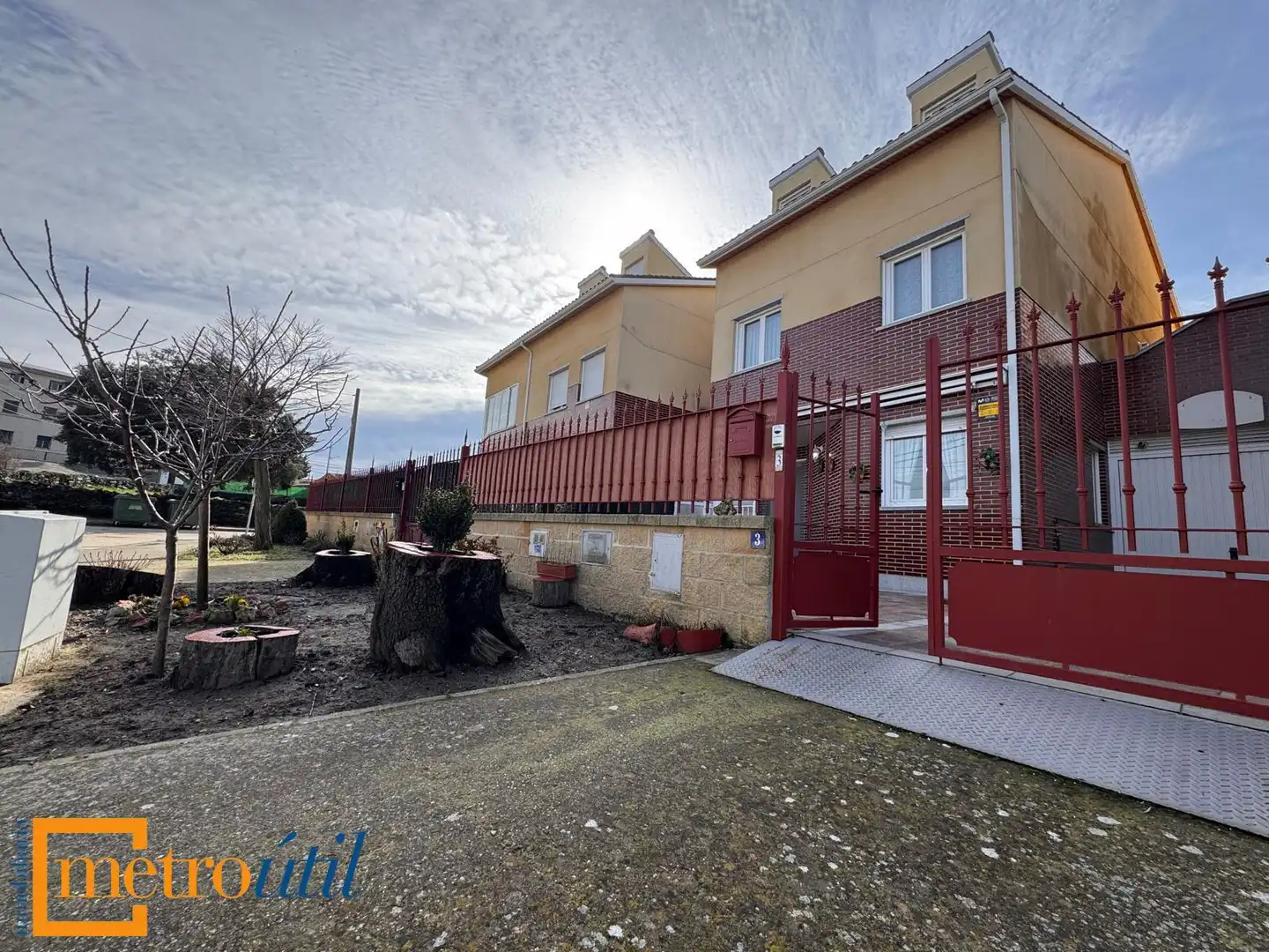 Vista exterior de Casa o xalet en venda en Mozárbez amb Calefacció, Jardí privat i Parquet