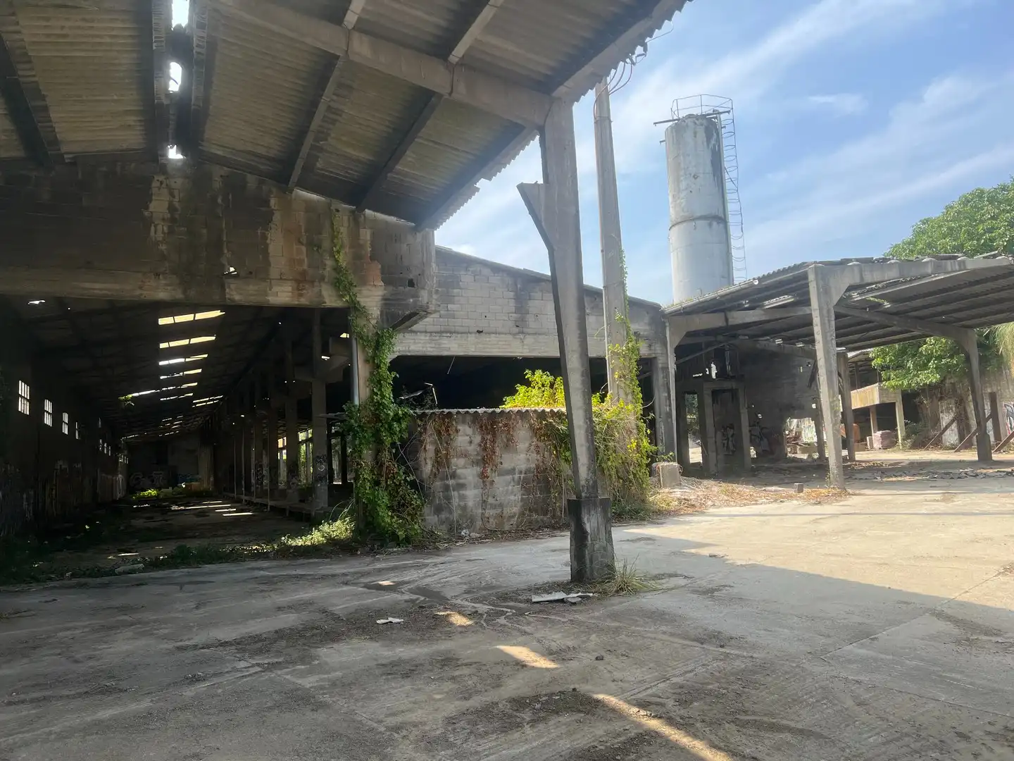 Vista exterior de Nave industrial en venta en Culleredo