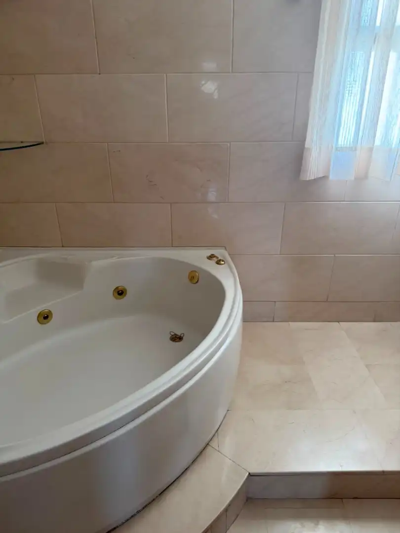 Bany de Àtic de lloguer en Granada amb Terrassa, Forn i Rentadora