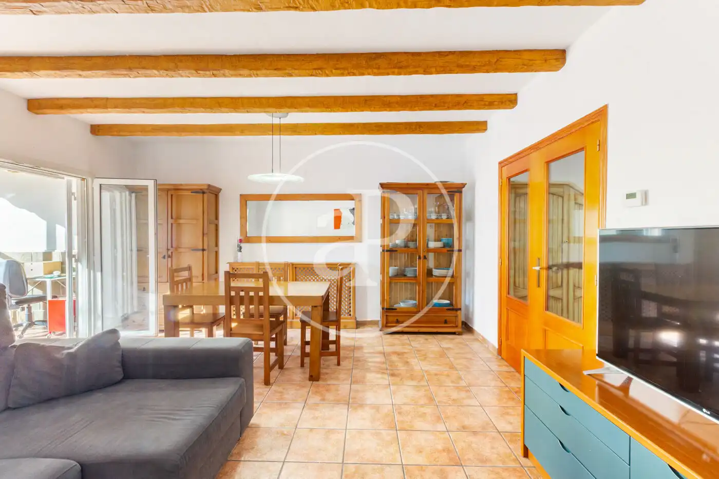 Sala de estar de Casa adosada en venta en Riba-roja de Túria con Aire acondicionado, Calefacción y Jardín privado