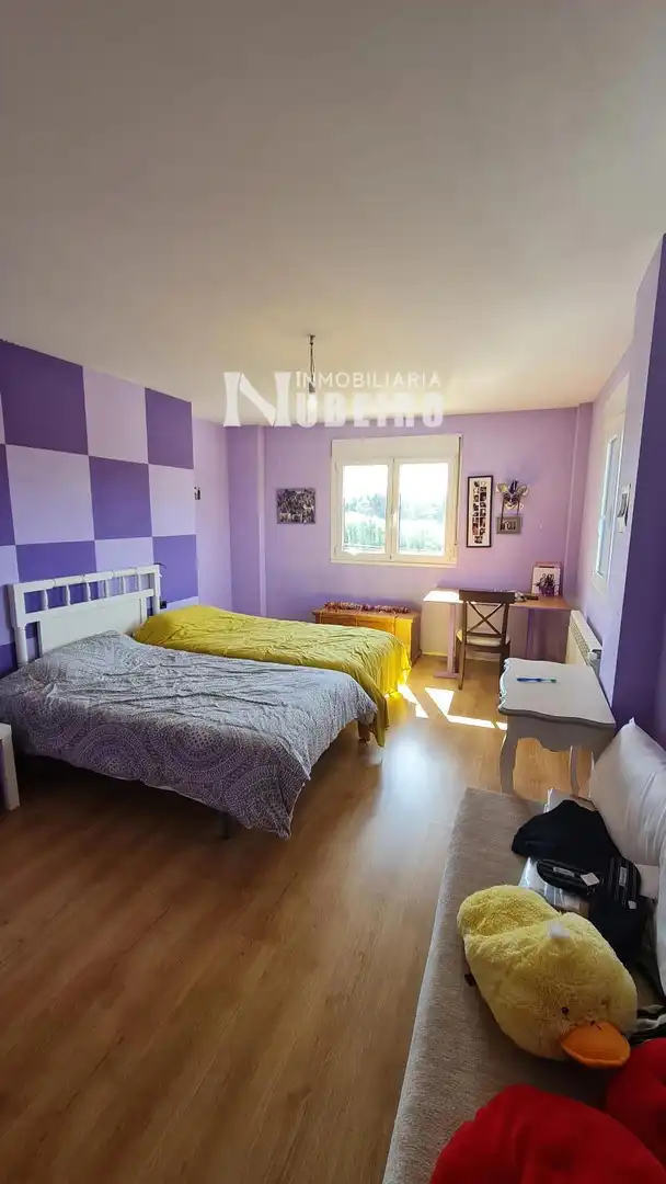 Dormitori de Casa o xalet en venda en Lugo amb Calefacció i Moblat
