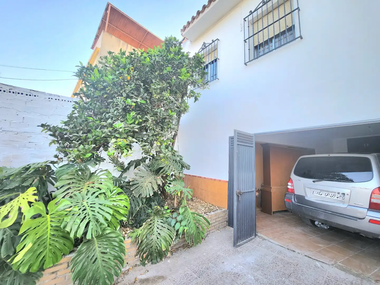 Außenansicht von Haus oder Chalet zum Verkauf in Alcalá de Guadaira mit Privatgarten, Terrasse und Abstellraum