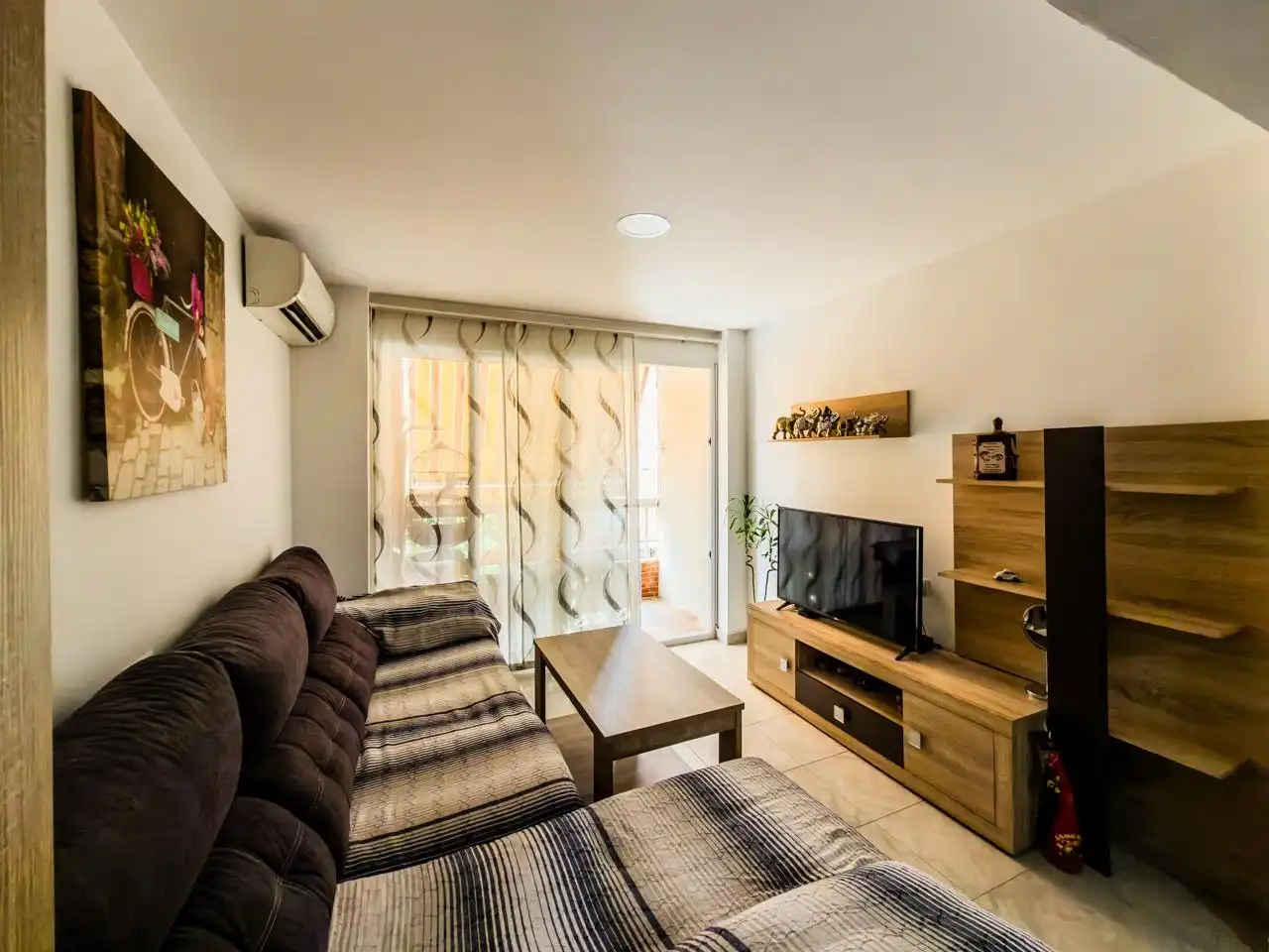 Living room of Flat for sale in Canals  with Air Conditioner and Balcony