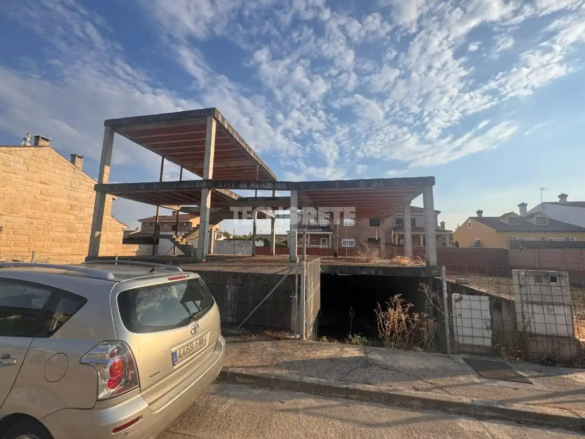 Casa adosada en venta en Calera y Chozas
