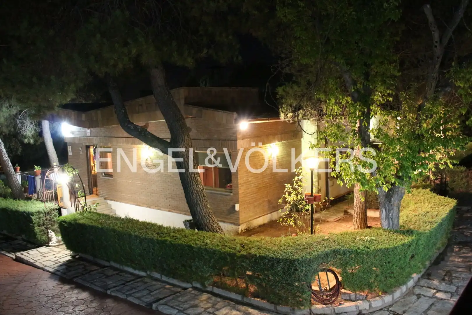 Vista exterior de Casa o chalet en venta en Cabanillas de la Sierra con Calefacción, Jardín privado y Piscina