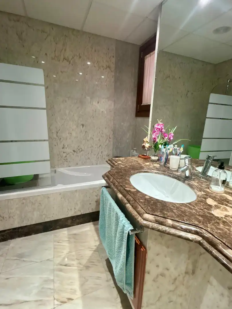 Baño de Apartamento en venta en Estepona con Aire acondicionado, Terraza y Piscina