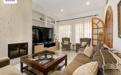 Living room of Single-family semi-detached for sale in  Granada Capital  with Air Conditioner, Heating and Private garden