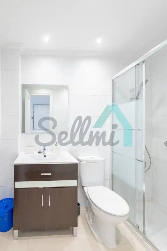 Baño de Piso en venta en Oviedo  con Calefacción y Parquet