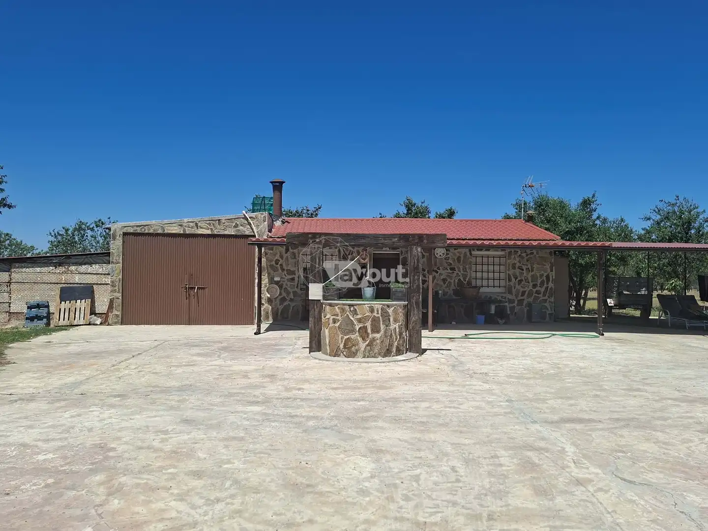 Exterior view of Detached homes for sale in Malpartida de Plasencia  with Swimming Pool