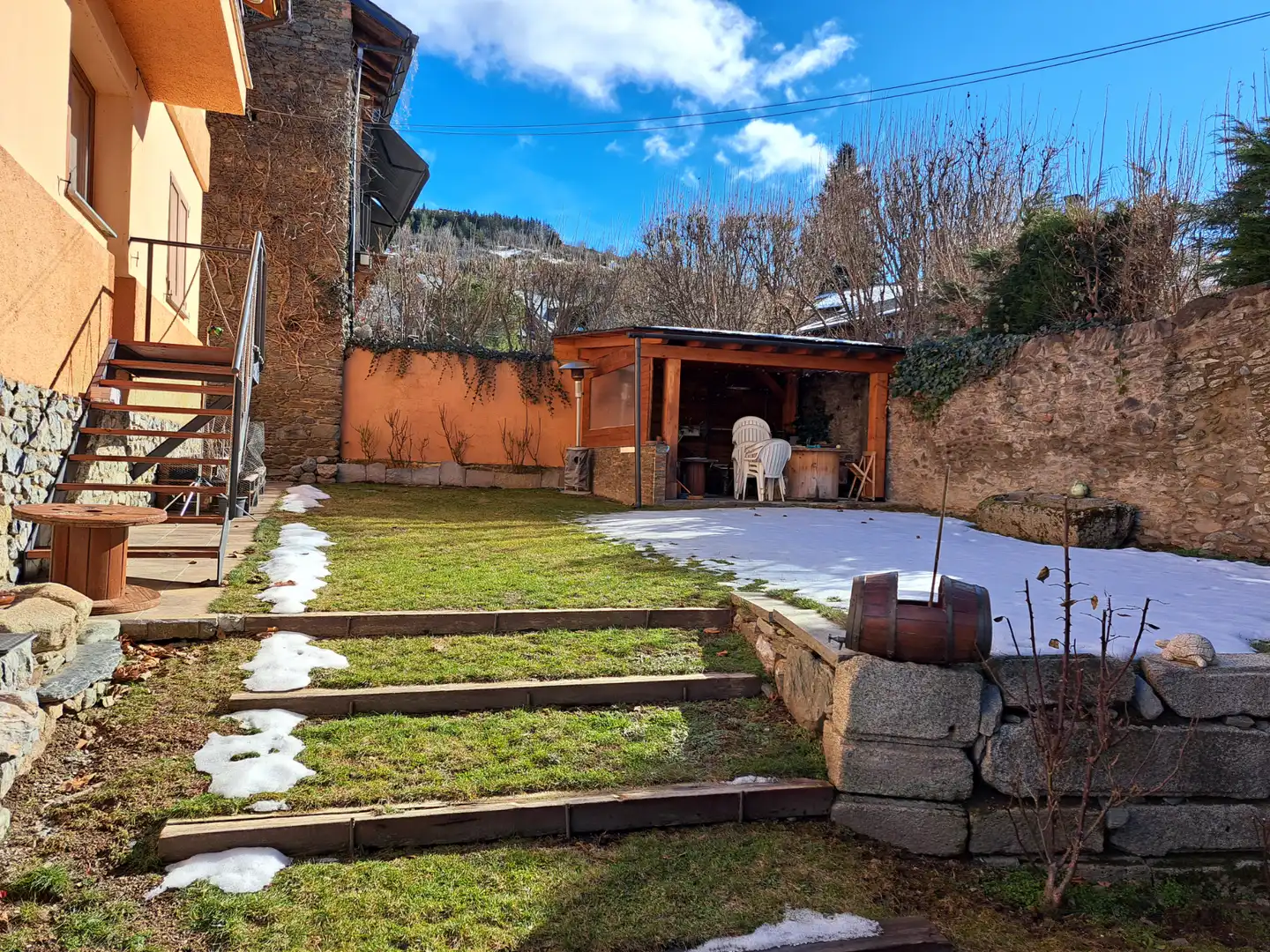 Jardí de Casa o xalet en venda en Fontanals de Cerdanya amb Calefacció, Terrassa i Moblat
