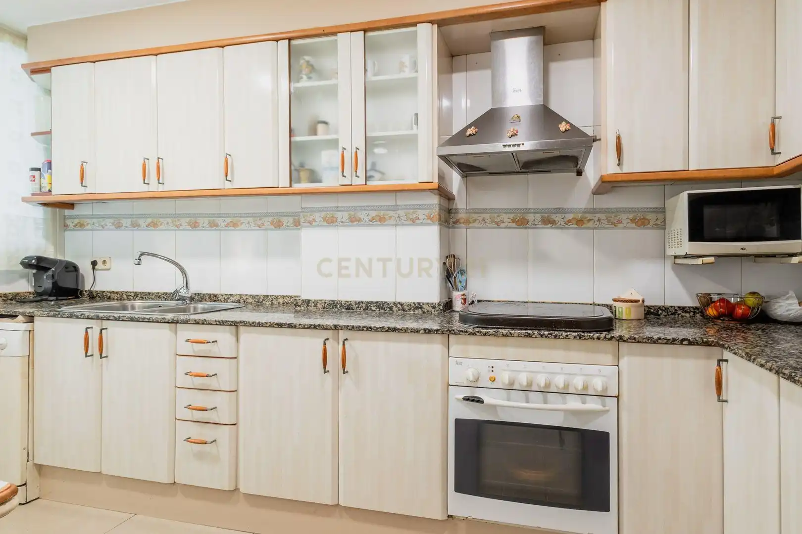 Cocina de Apartamento en venta en Sant Feliu de Llobregat con Trastero y Balcón